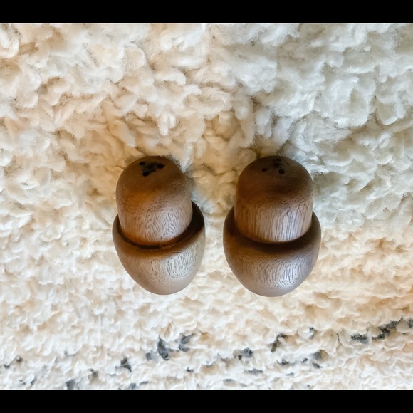 Vintage Wooden Walnut Salt and Pepper Shakers - Picture 6 of 6